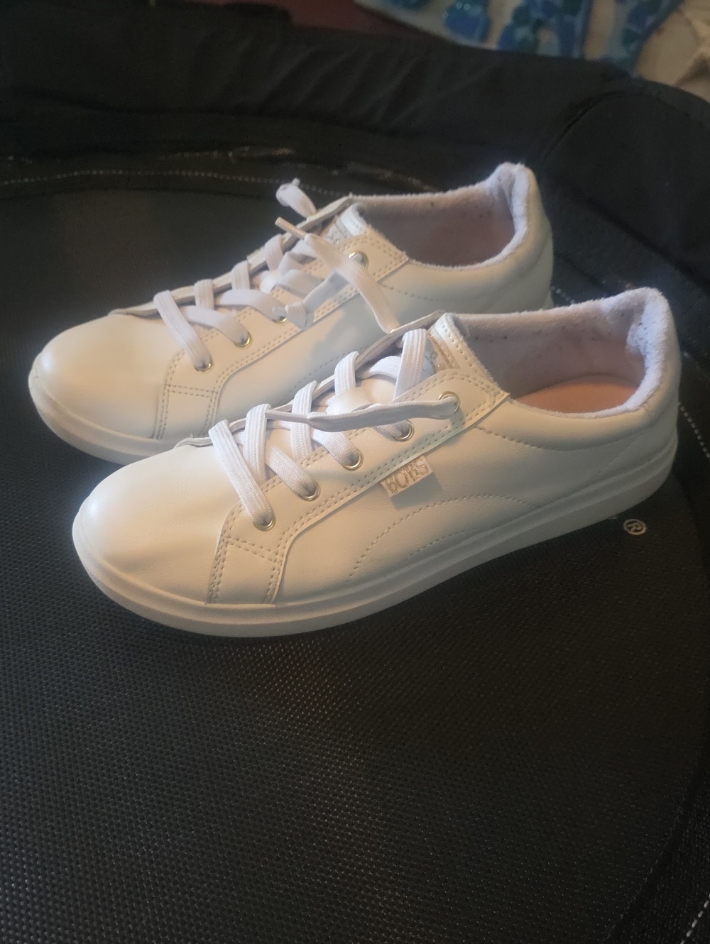 Skechers White Women's Low-Top Casual Sneakers